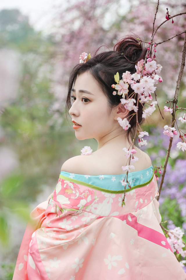 在克妻武侠里保狗命